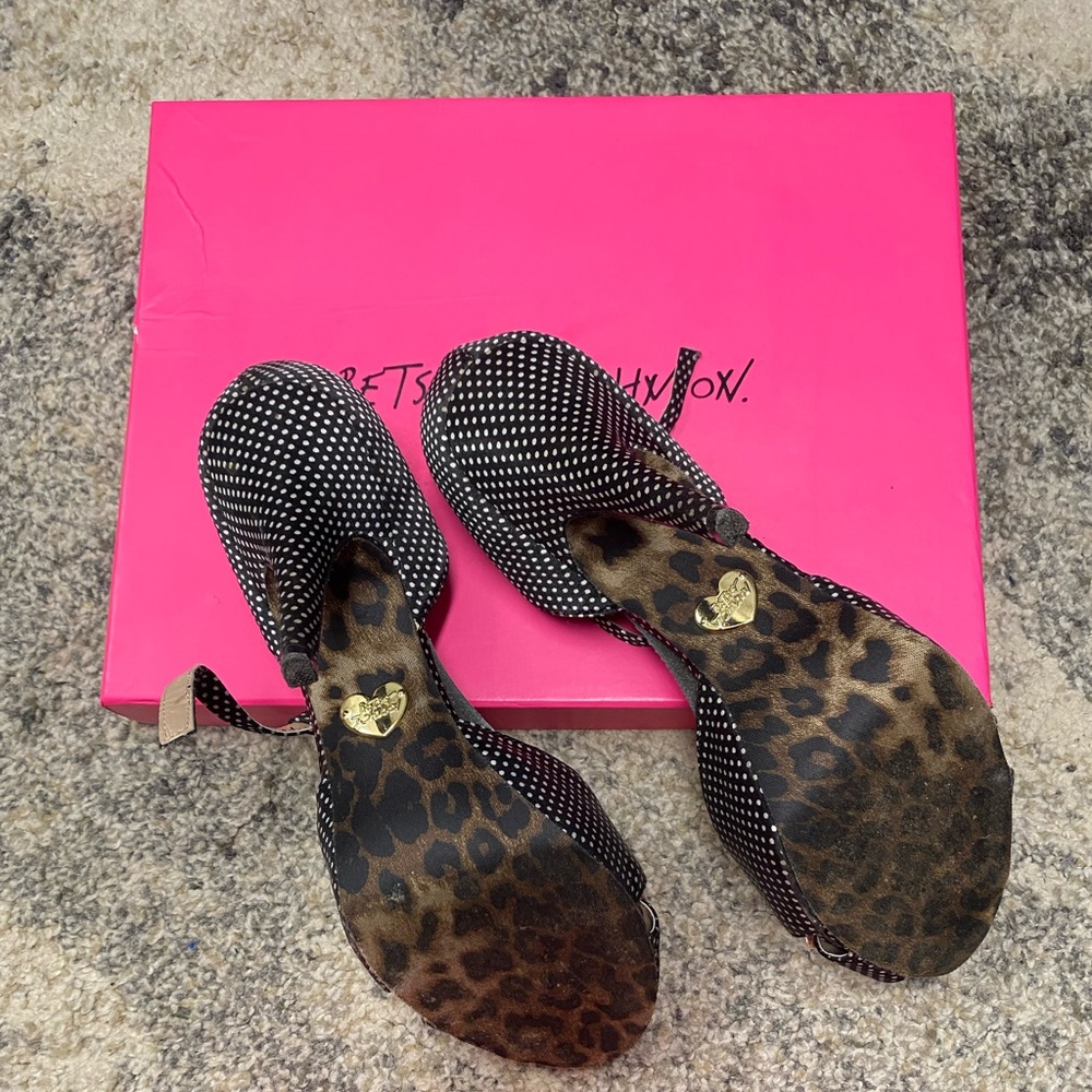 Platform sandals - Picture 2 of 2